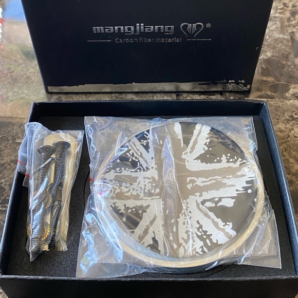 Mini Cooper Grille Badge @ license plate frame - Picture 3 of 5